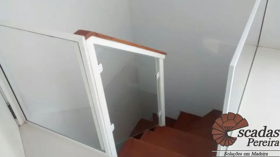 Escada de madeira feita pela Escadas Pereira, foto 17 de 40