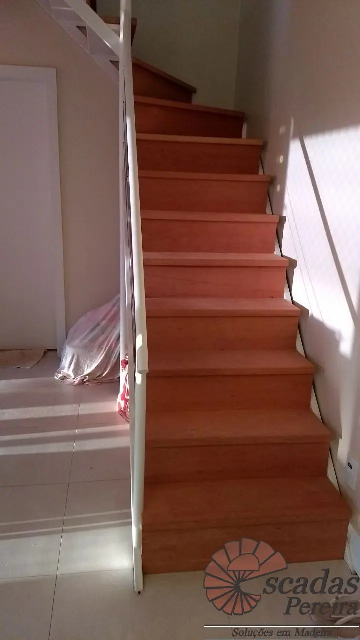 Escada de madeira feita pela Escadas Pereira, foto 33 de 40
