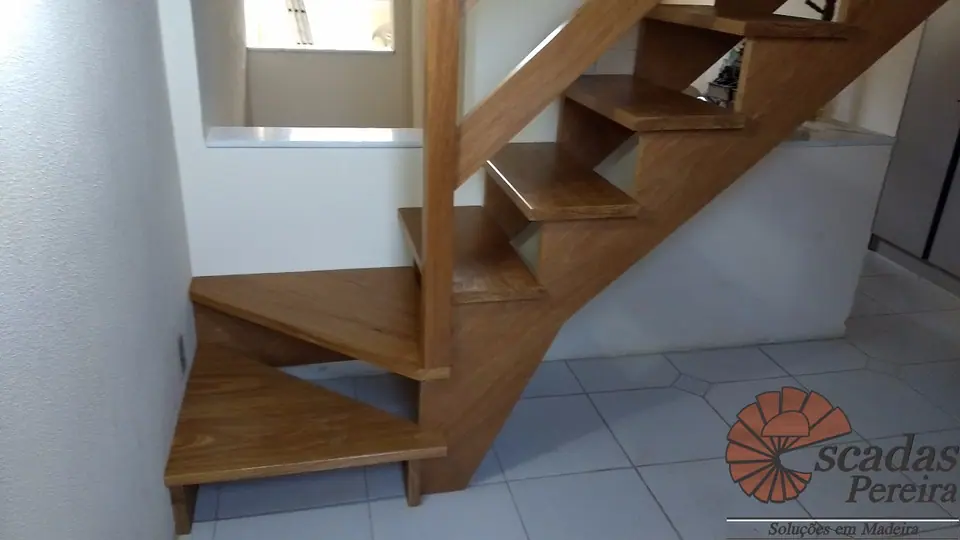 Escada de madeira feita pela Escadas Pereira, foto 40 de 40