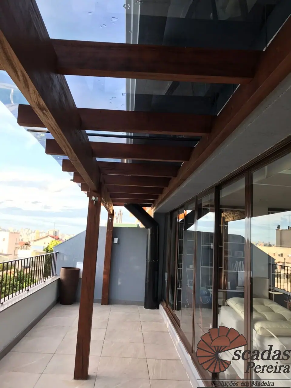 Pergolado de madeira feito pela Escadas Pereira, foto 17 de 18